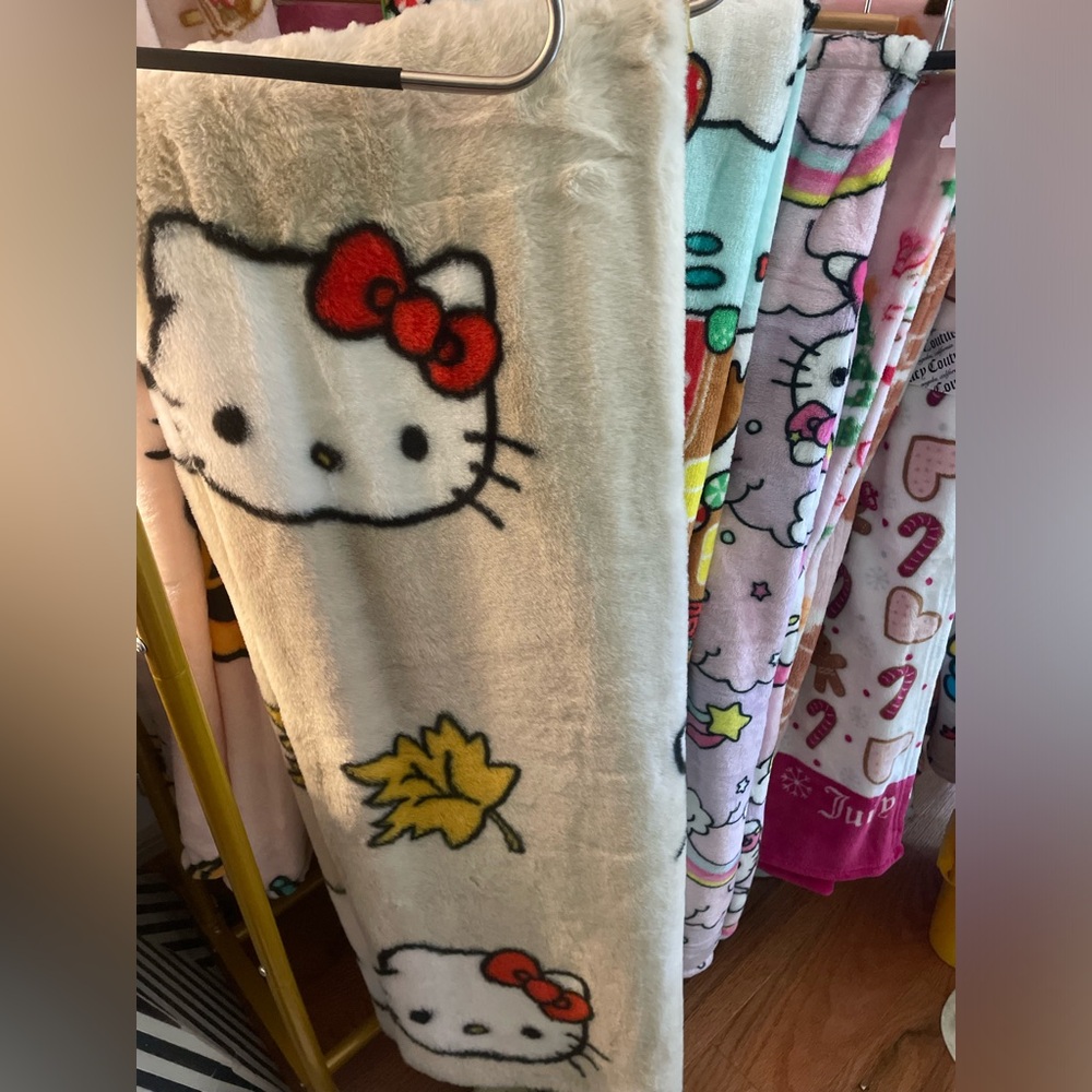 Hello kitty fall fur blanket
